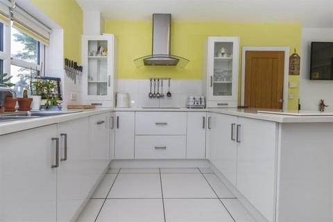 4 bedroom detached house for sale, Windle Royd Lane, Halifax HX2