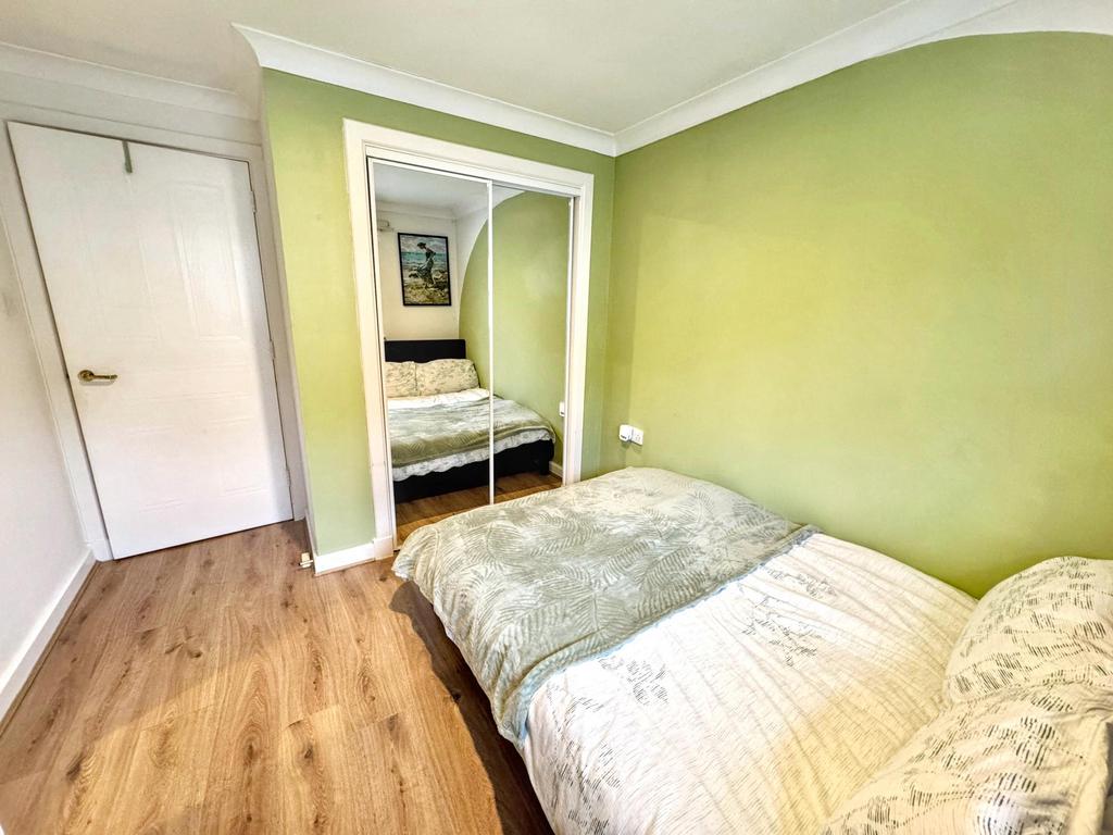 Bedroom2 (2)