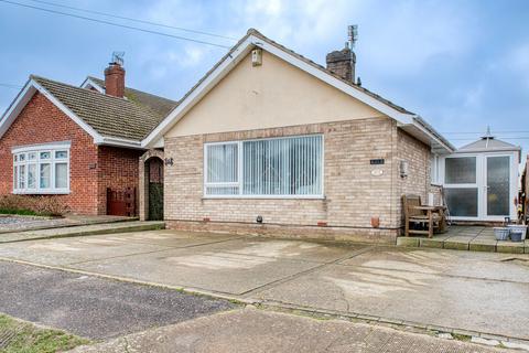 2 bedroom detached bungalow for sale, Yew Tree Close, Bradwell