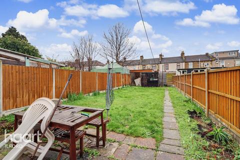3 bedroom terraced house for sale, Lansdowne Road, Ilford