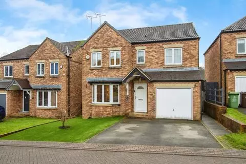 4 bedroom detached house for sale - Photo 2