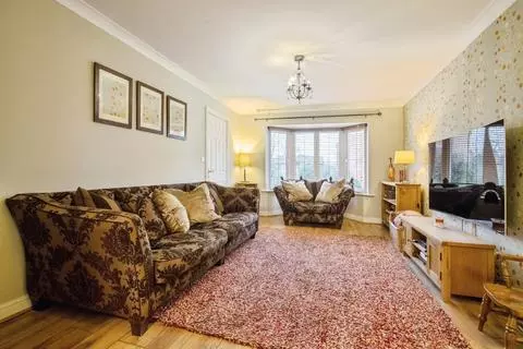 4 bedroom detached house for sale - Photo 10