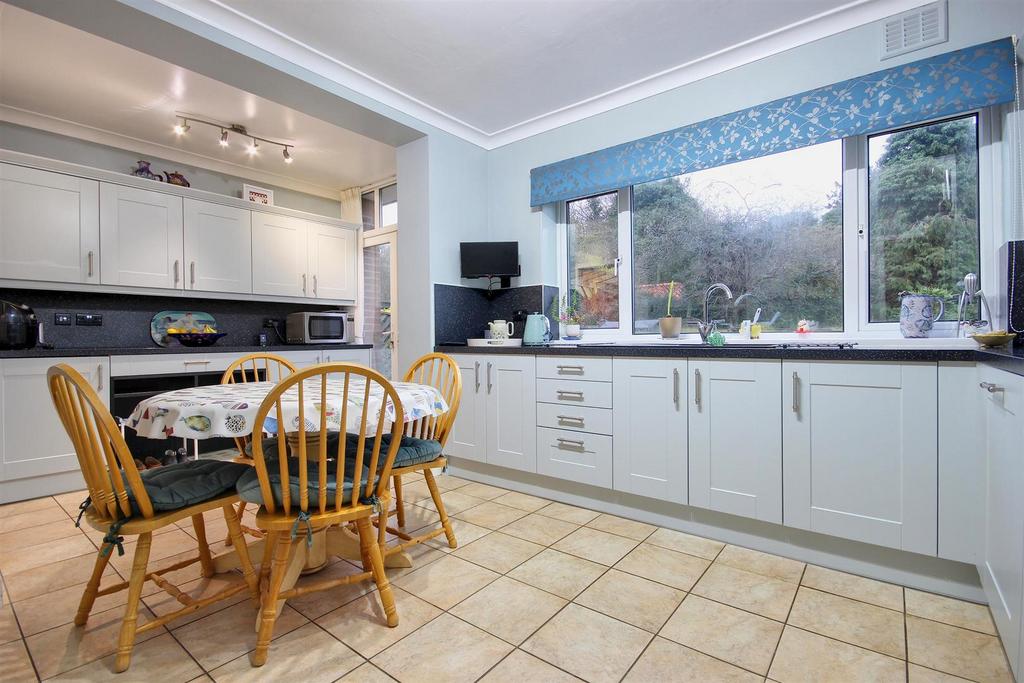 Dining kitchen