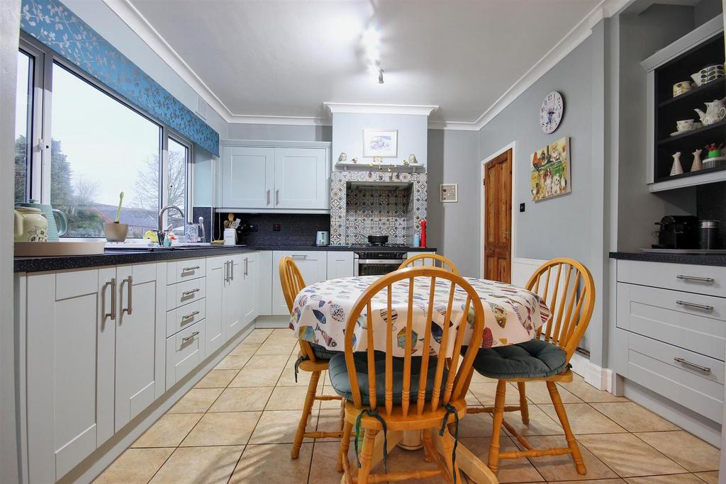 Dining kitchen