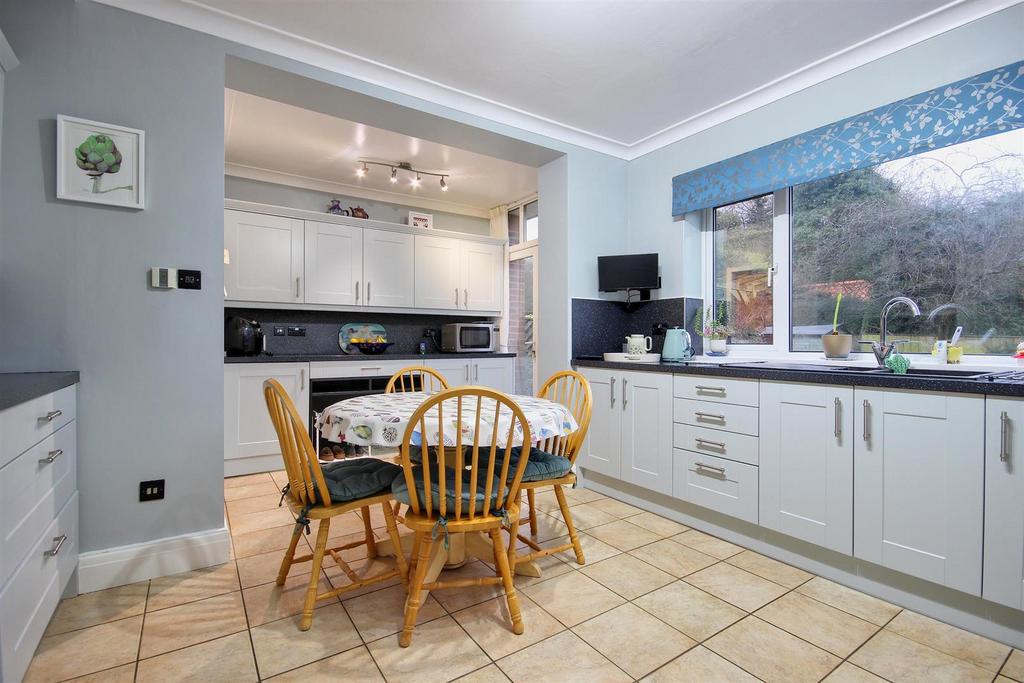 Dining kitchen