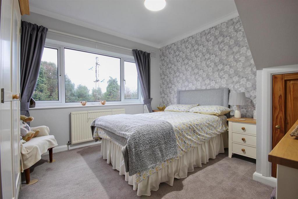 Bedroom 2 (rear)
