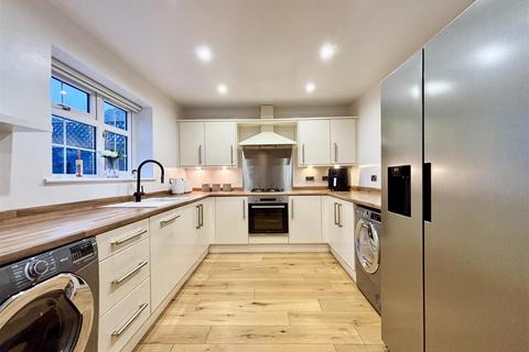 3 bedroom semi-detached house for sale, Manor Row, Bradford BD12