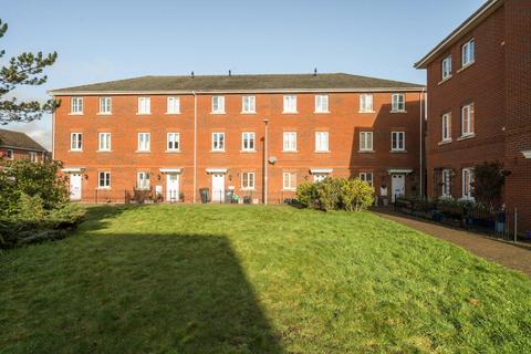 4 bedroom end of terrace house for sale, Grenadier Gardens,  Thatcham,  RG19