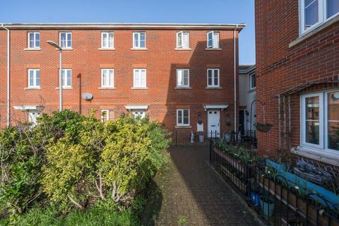 4 bedroom end of terrace house for sale, Grenadier Gardens,  Thatcham,  RG19