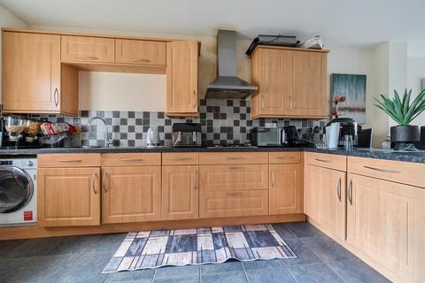 4 bedroom end of terrace house for sale, Grenadier Gardens,  Thatcham,  RG19