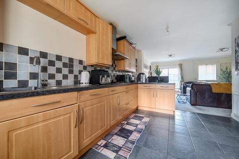 4 bedroom end of terrace house for sale, Grenadier Gardens,  Thatcham,  RG19