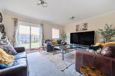 4 bedroom end of terrace house for sale, Grenadier Gardens,  Thatcham,  RG19