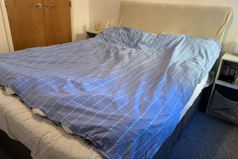 2 bedroom flat to rent, Mermaid House, Cross Street, PO1