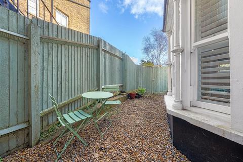 2 bedroom flat for sale, Thurlow Hill, SE21