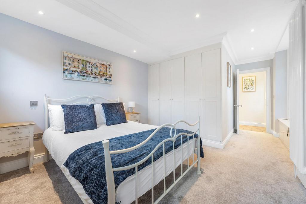 Bedroom 2 (2).JPG