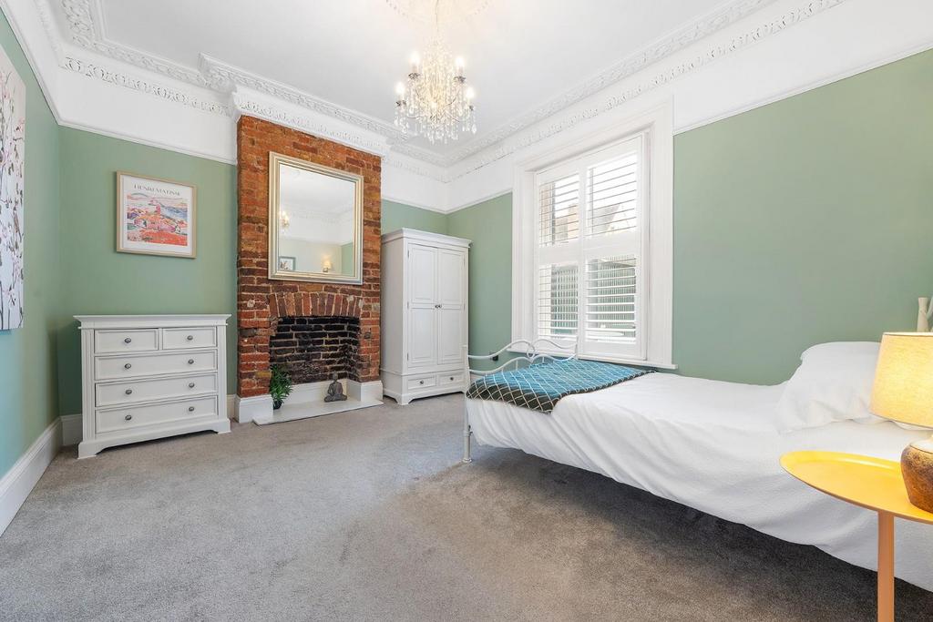 Bedroom 1.JPG
