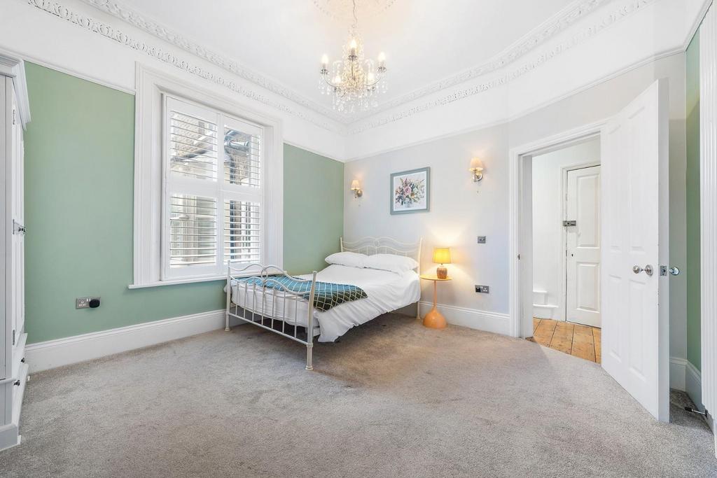 Bedroom 1 (2).JPG