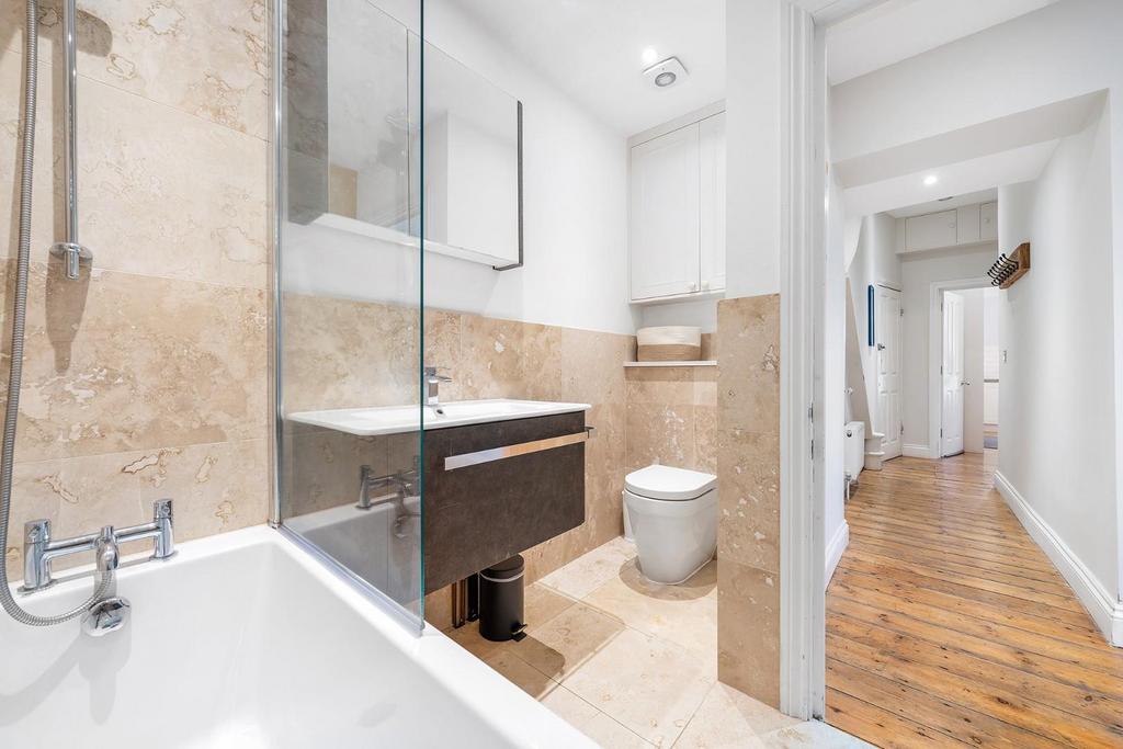 Bathroom (2).JPG