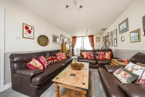 undefined, Wood Close, Windsor