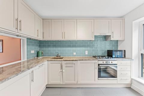 3 bedroom terraced house to rent, Queen Elizabeth Street, London