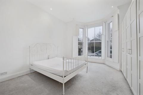 3 bedroom flat to rent, Thurlow Park Road, London