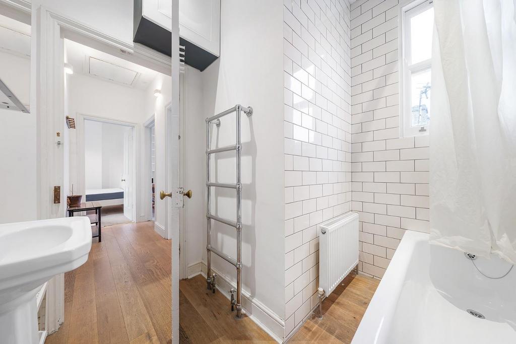 Bathroom (2).JPG