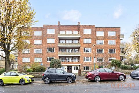 3 bedroom flat to rent, Eaton Gardens, Hove BN3