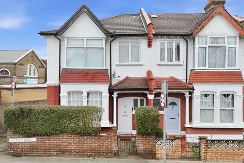 1 bedroom flat for sale, Fircroft Road, London SW17