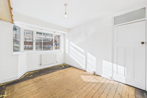 1 bedroom flat for sale, Holmbury Court, Tooting Bec