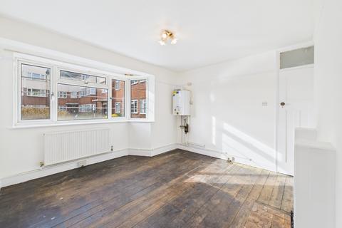 1 bedroom flat for sale, Holmbury Court, Tooting Bec