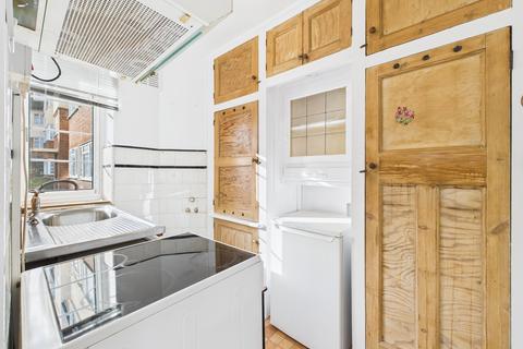 1 bedroom flat for sale, Holmbury Court, Tooting Bec