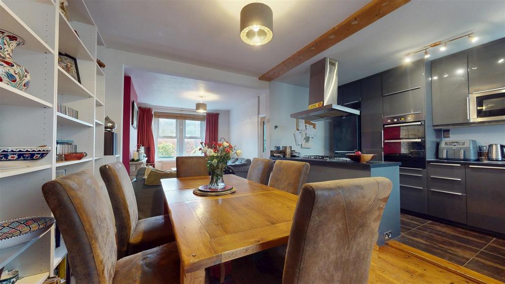 Kitchen/Dining