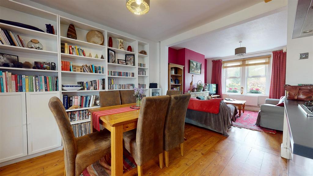 Lounge/Dining