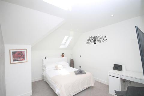 1 bedroom apartment to rent, THE STREET, ASHTEAD, KT21