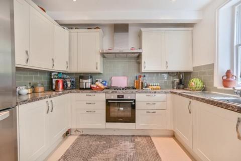 3 bedroom flat for sale, Christchurch Avenue, London, NW6