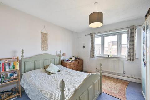 2 bedroom flat for sale, Embassy House, West End Lane, London, NW6