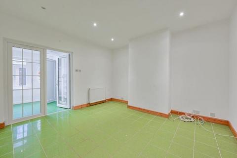 undefined, Lionel Road North, Brentford, TW8