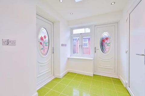 undefined, Lionel Road North, Brentford, TW8
