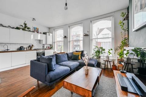 2 bedroom flat for sale, Springbank Road, London, SE13