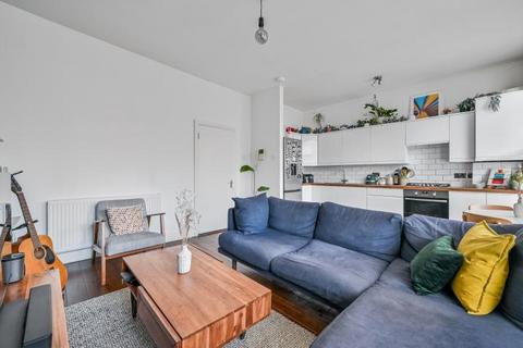 2 bedroom flat for sale, Springbank Road, London, SE13