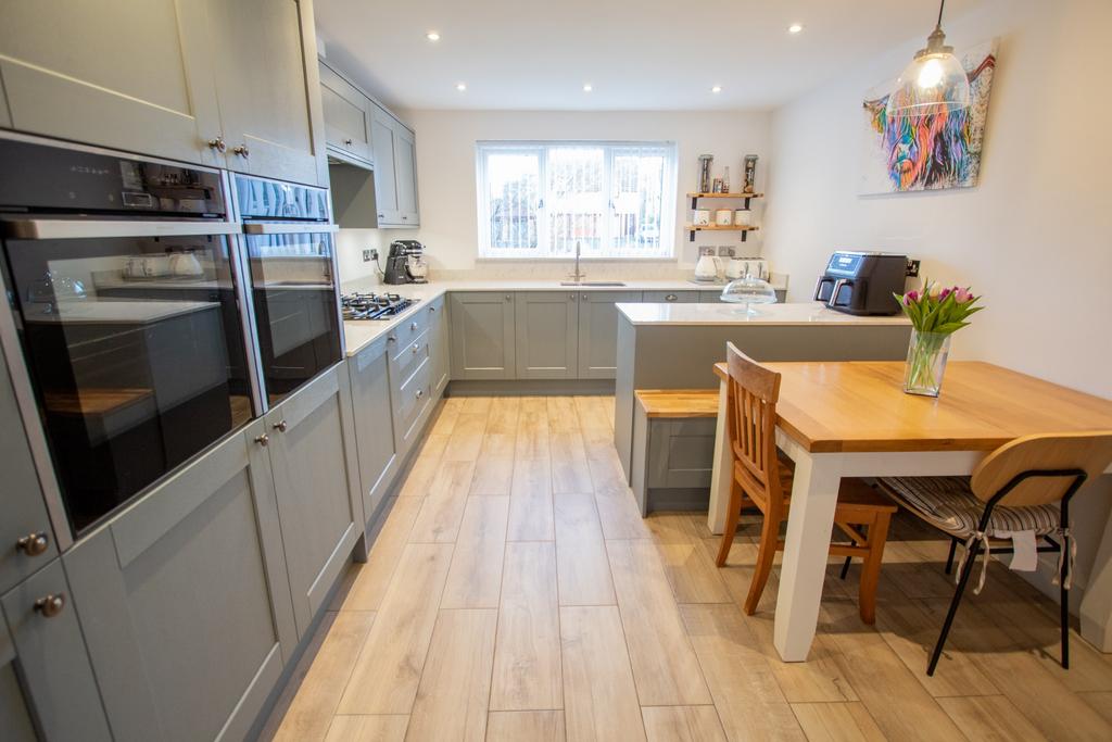 Kitchen/Breakfast Room