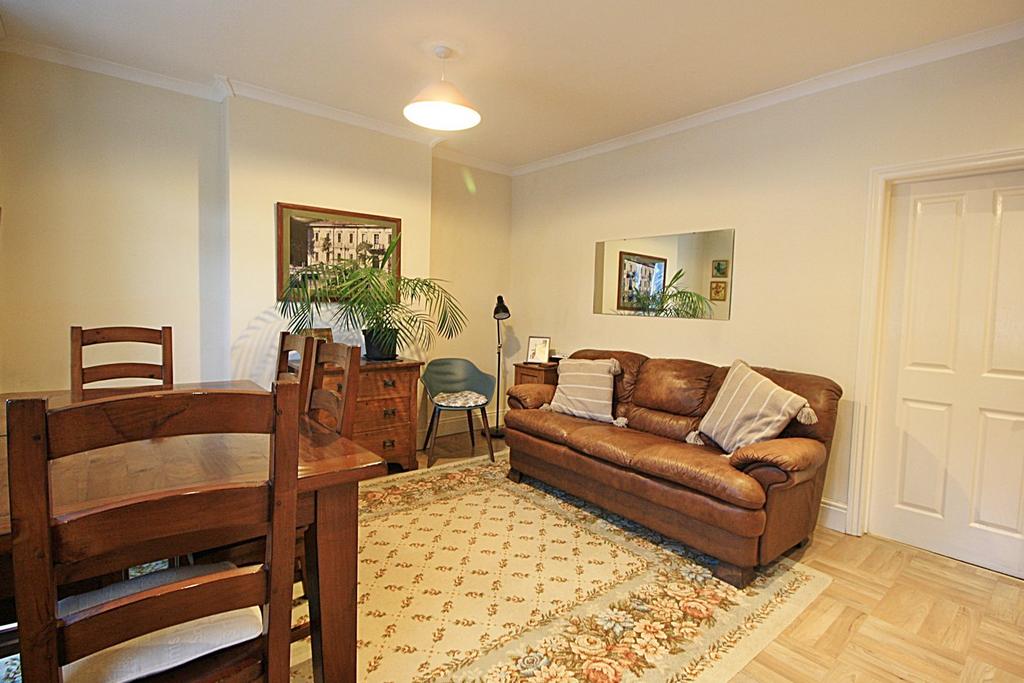 Sitting/dining room