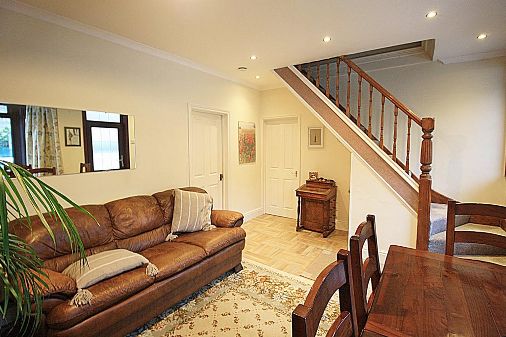 Sitting /dining room