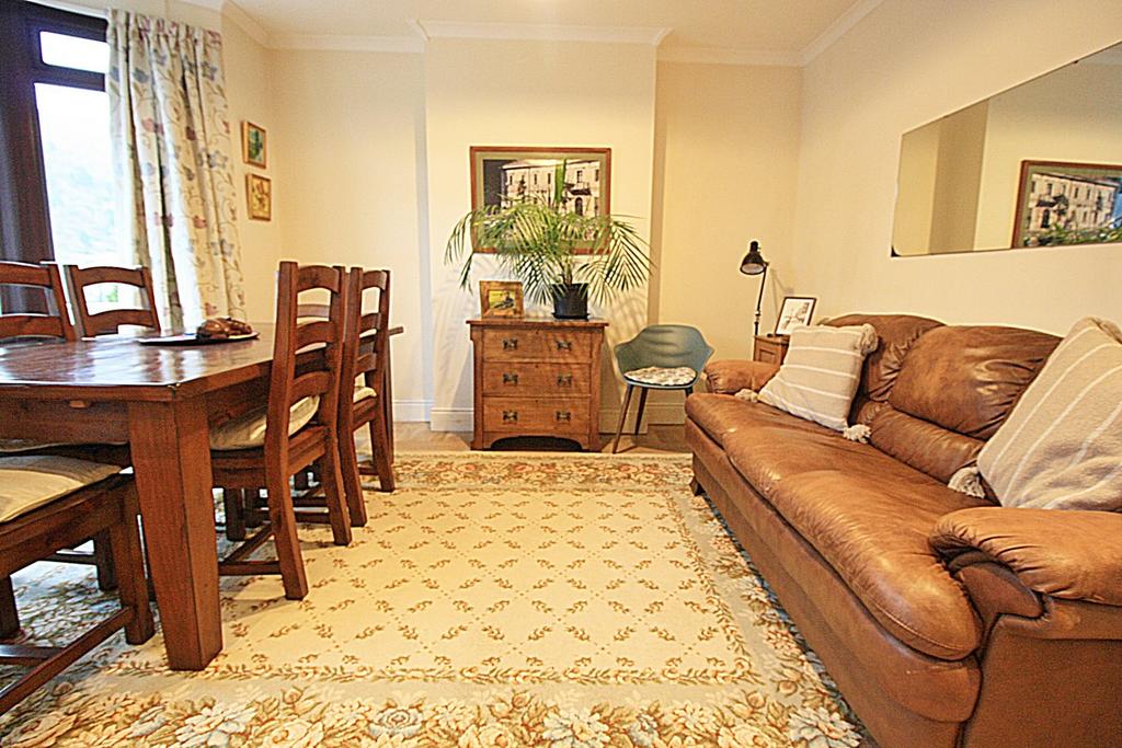 Sitting/dining room