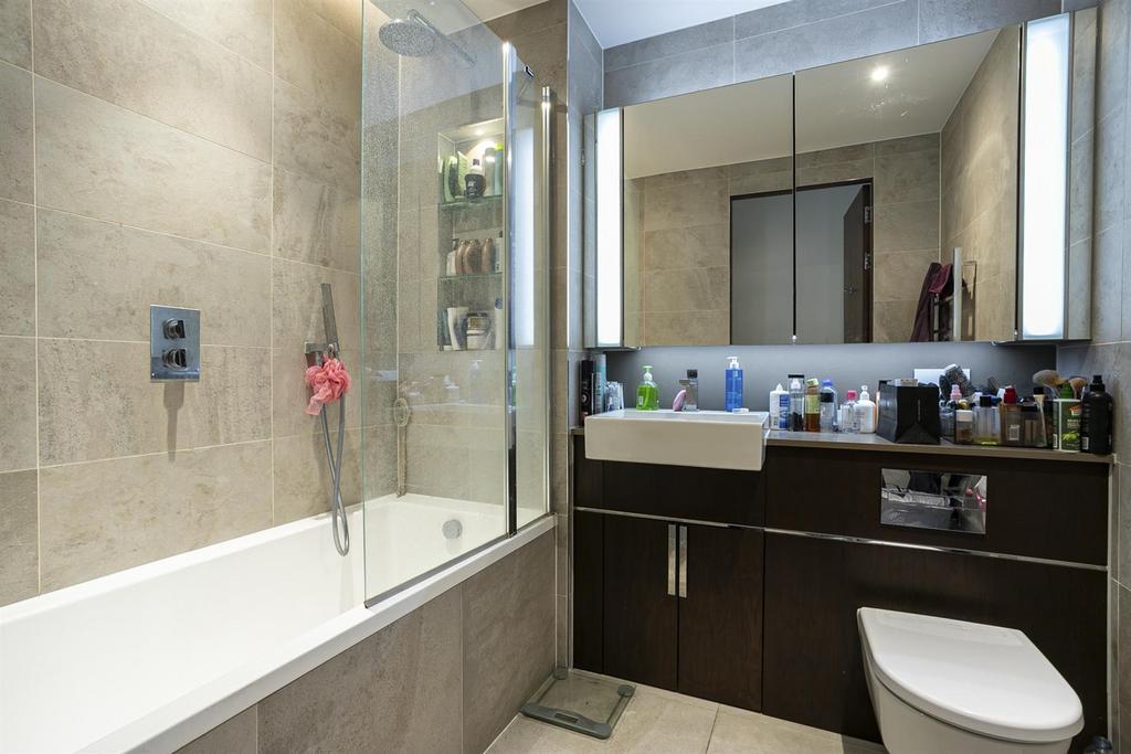 Bathroom (2).JPG