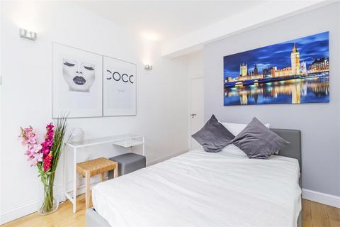 Studio to rent, Carey Mansions, Rutherford Street, Westminster, London, SW1P