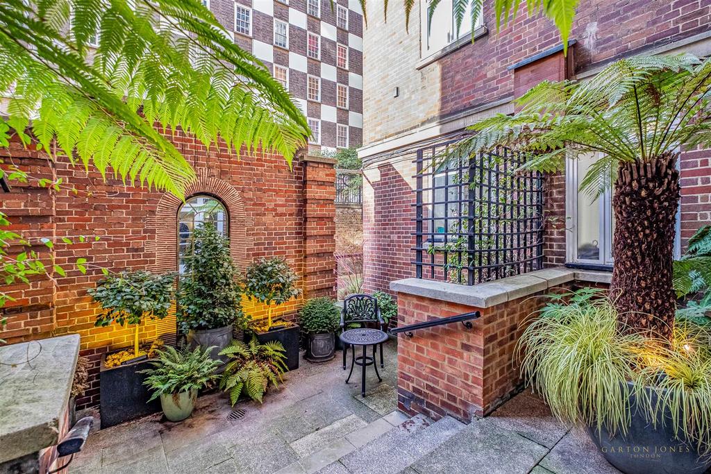 Courtyard.JPG