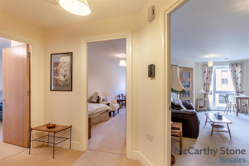 8676928-interior08.jpg