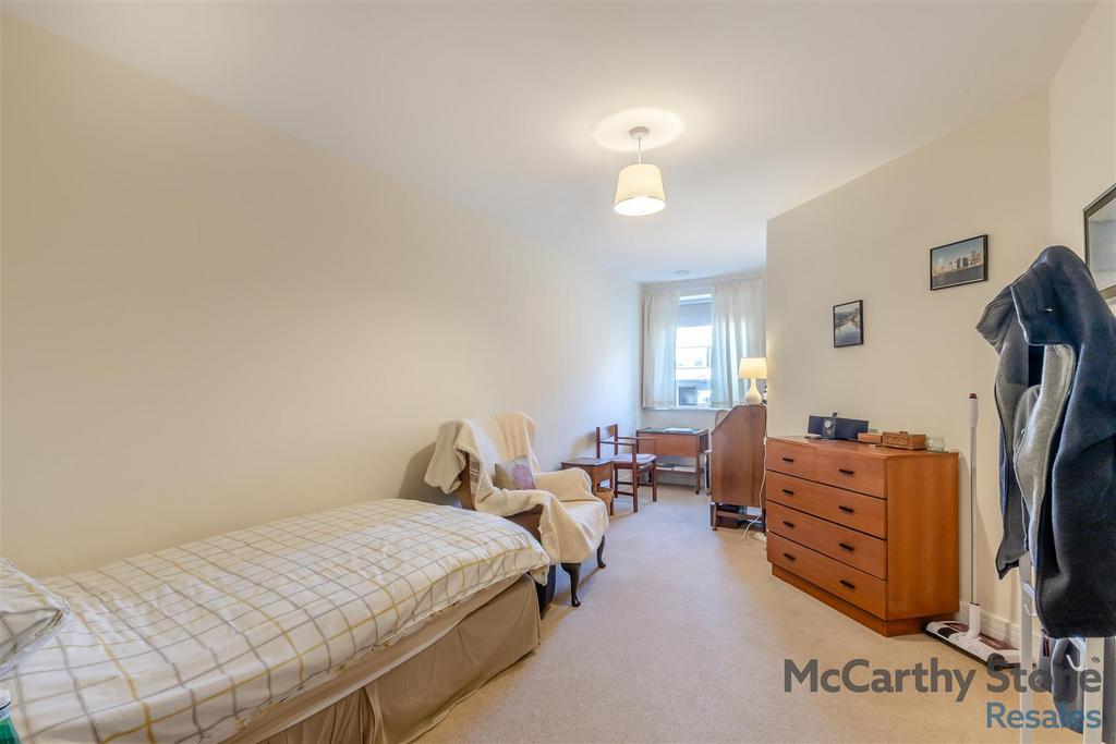 8676928-interior10.jpg