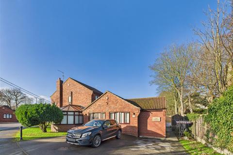 undefined, The Coachings, Cliff Road, Hessle